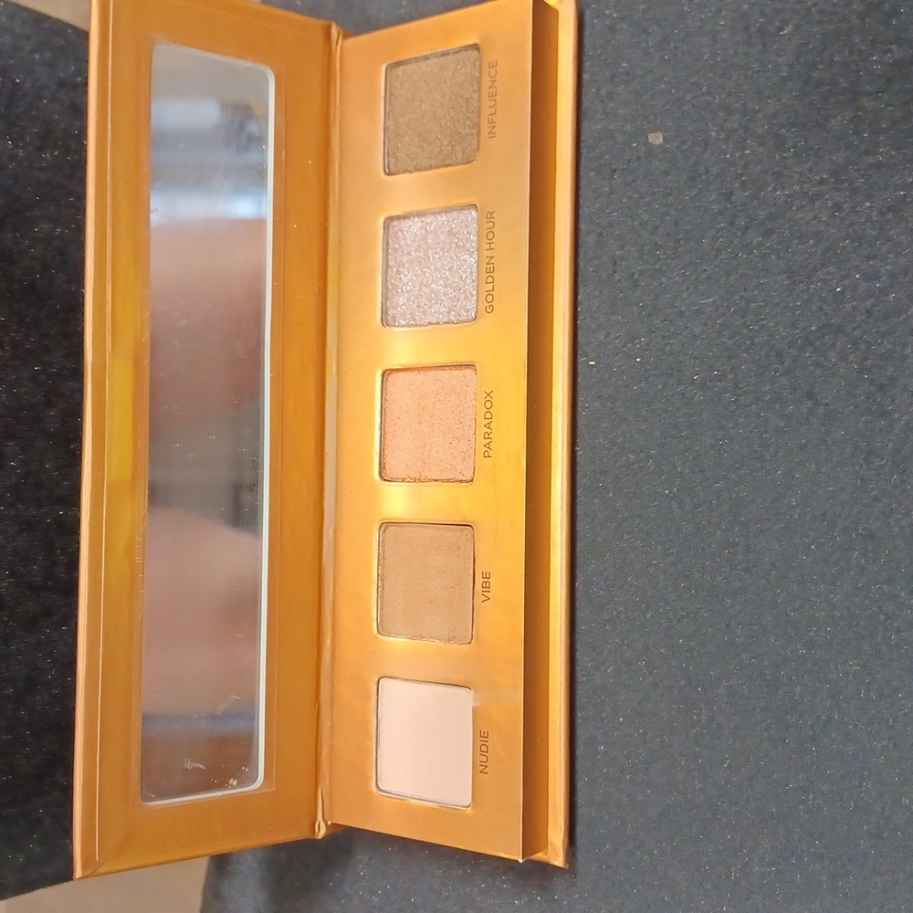 URBAN DECAY/ CLINIQUE MAKE UP